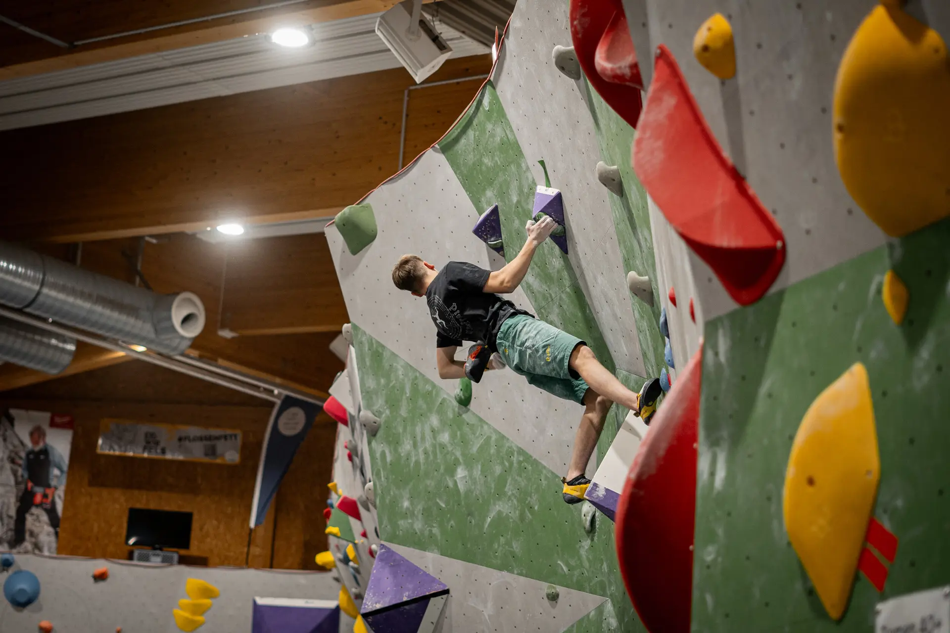 Bouldern in der Kletterarena | © Normen Stoll