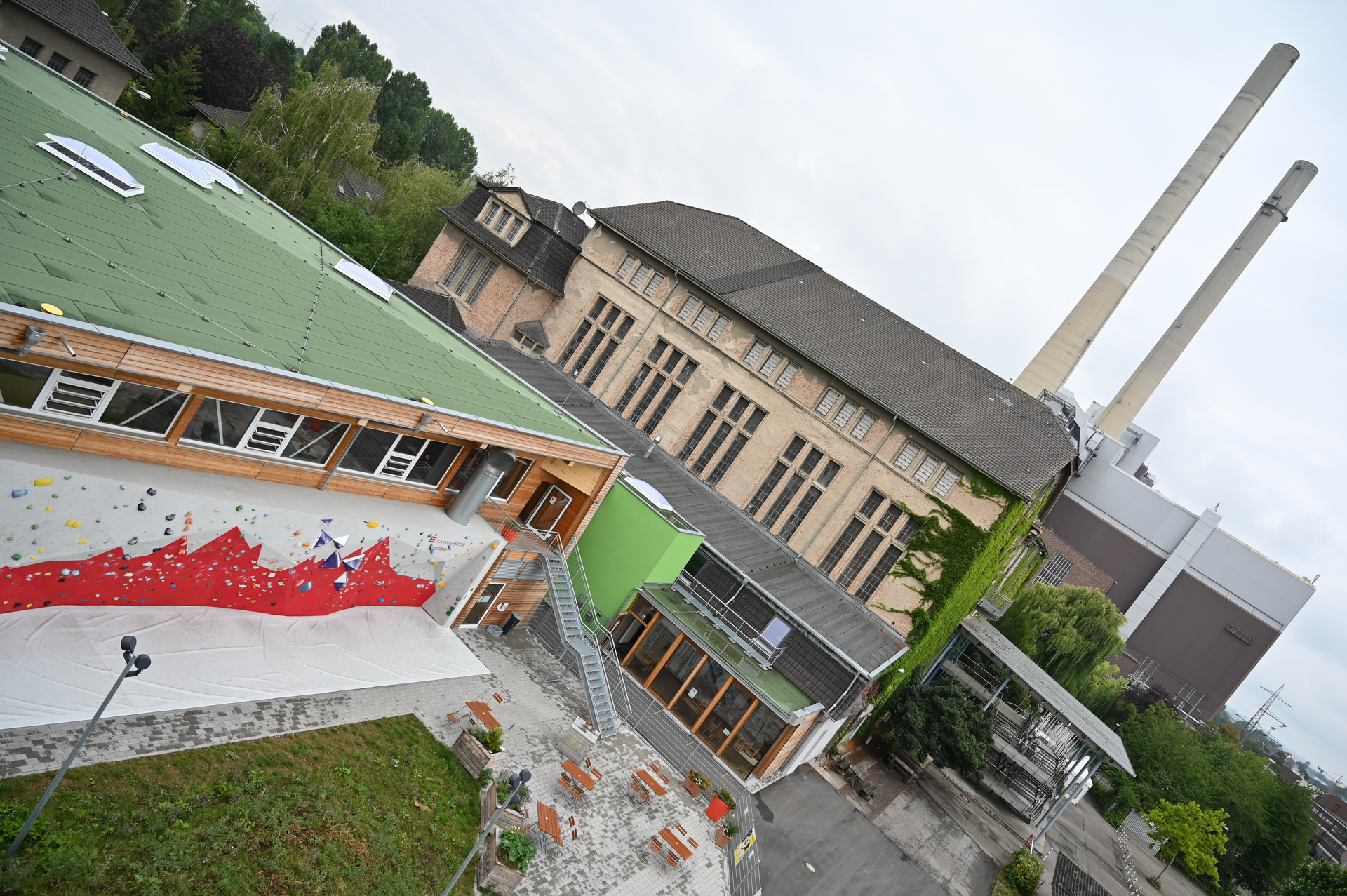 Boulder- und Kletterhalle schräg | © diekletterarena Boulder- und Kletterhalle schräg | © diekletterarena