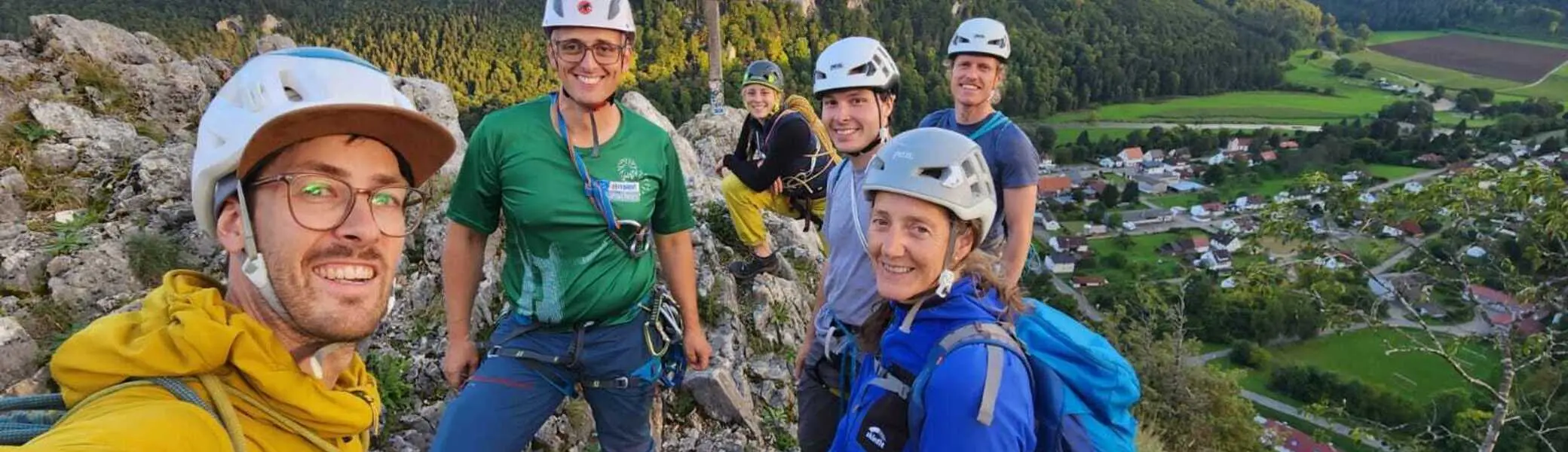 Alpingruppenausfahrt Sommer 2025 Donautal Gruppe auf dem Gipfel | © DAV Heilbronn