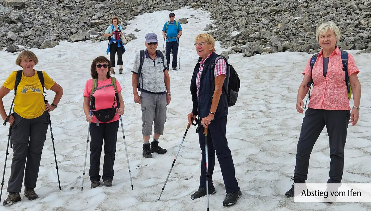 Wandergruppe Abstieg vom Ifen über Schneefeld | © DAV Heilbronn