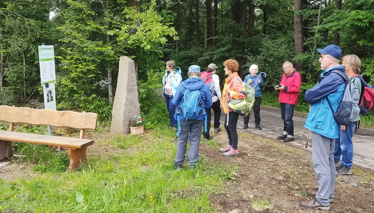 Wandergruppe vor Wandertafel | © DAV Heilbronn