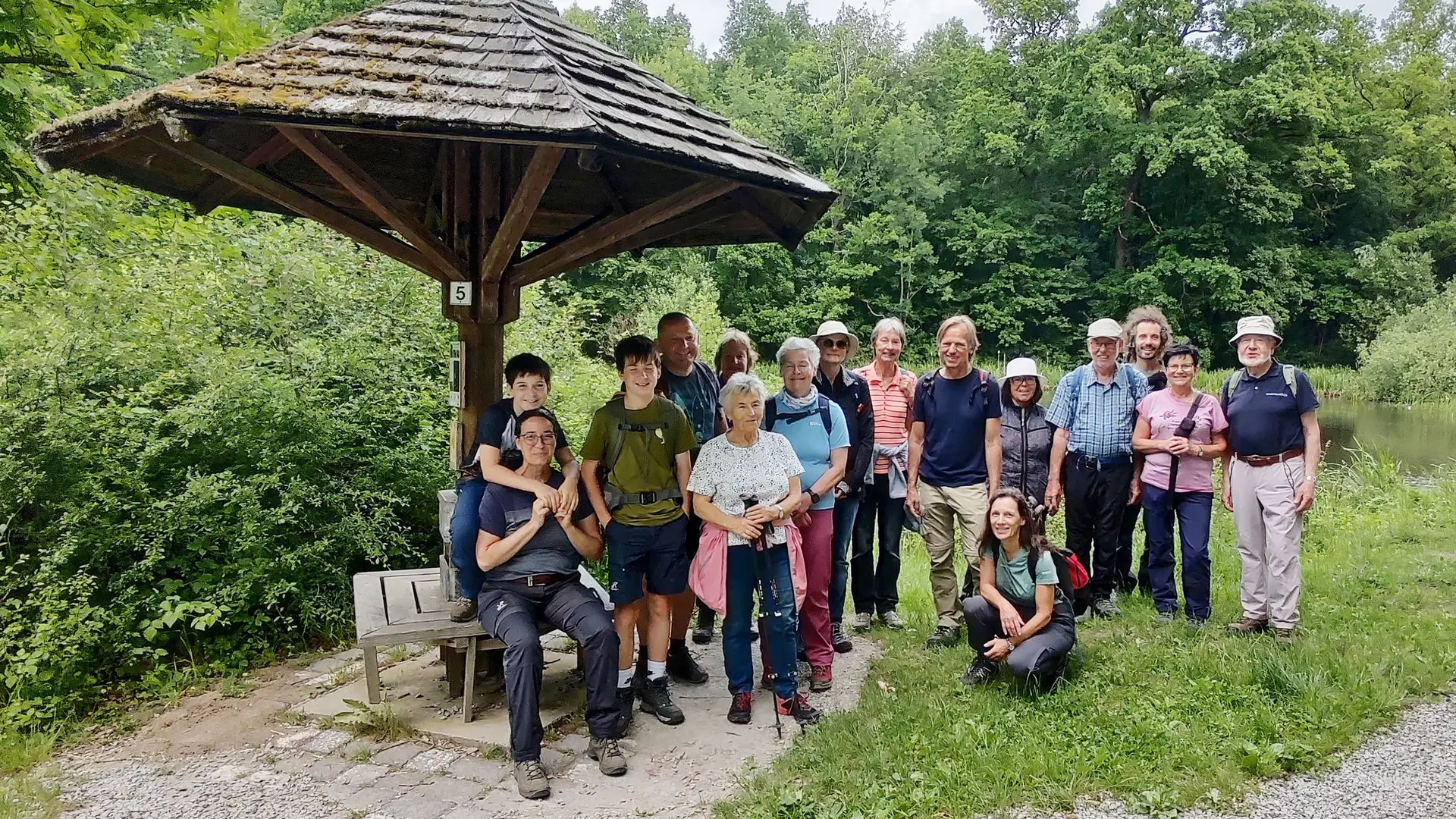 Gruppe von Menschen bei der Monatswanderung der Bezirksgruppe Schwäbisch Hall im Juni 2026 | © DAV Heilbronn