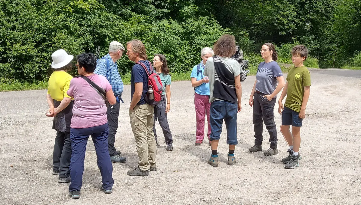 Gruppe von Menschen bei der Monatswanderung der Bezirksgruppe Schwäbisch Hall im Juni 2026 | © DAV Heilbronn