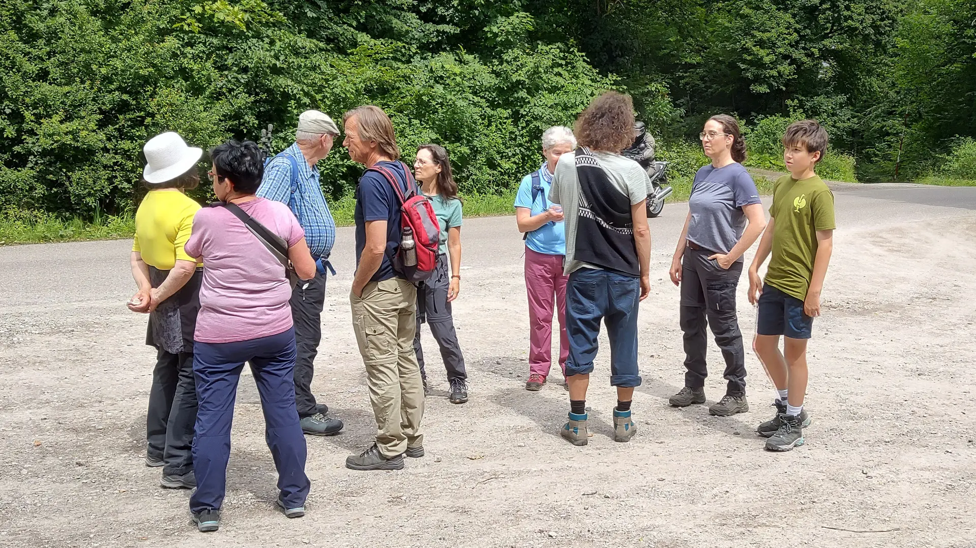 Gruppe von Menschen bei der Monatswanderung der Bezirksgruppe Schwäbisch Hall im Juni 2026 | © DAV Heilbronn