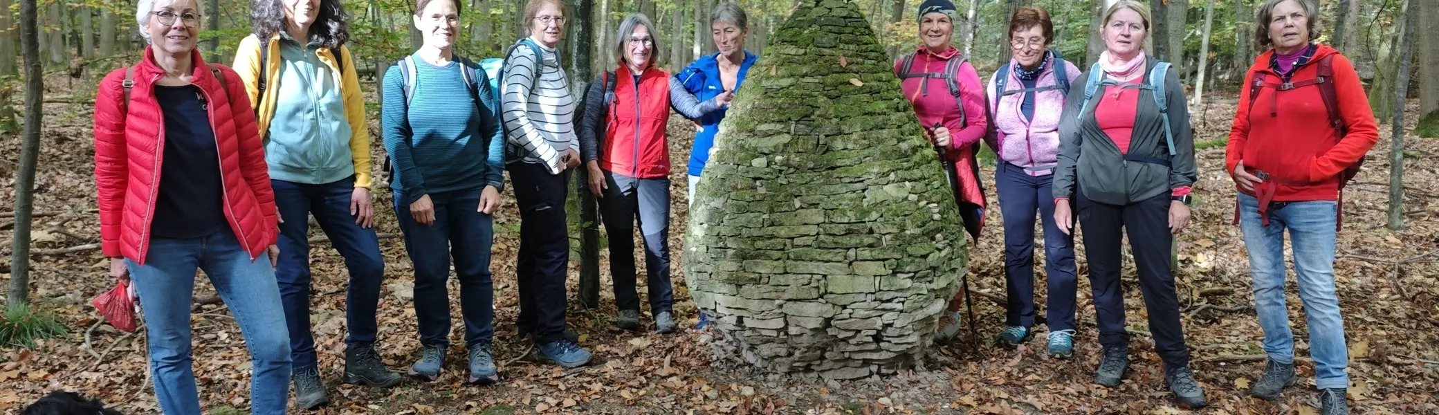 Gruppenbild der Frauenwandergruppe im Wald | © DAV Heilbronn