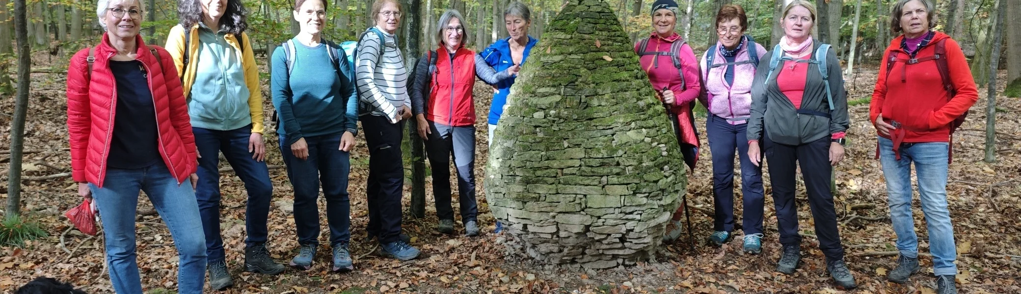 Gruppenbild der Frauenwandergruppe im Wald | © DAV Heilbronn