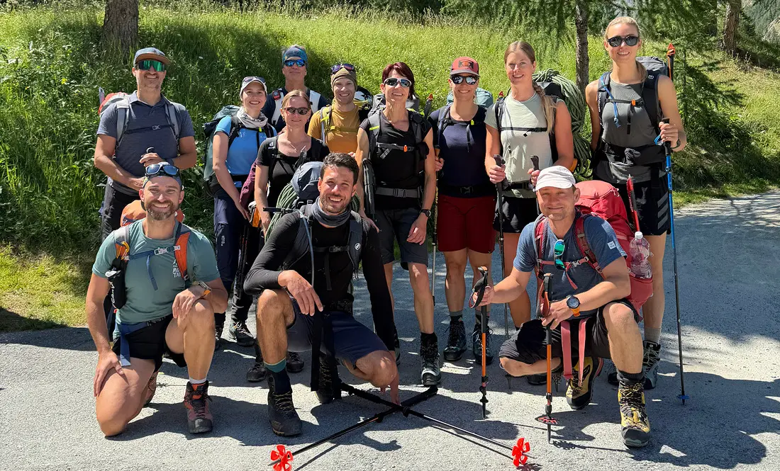 Hochtourengruppe nach dem Wandern im Tal | © DAV Heilbronn