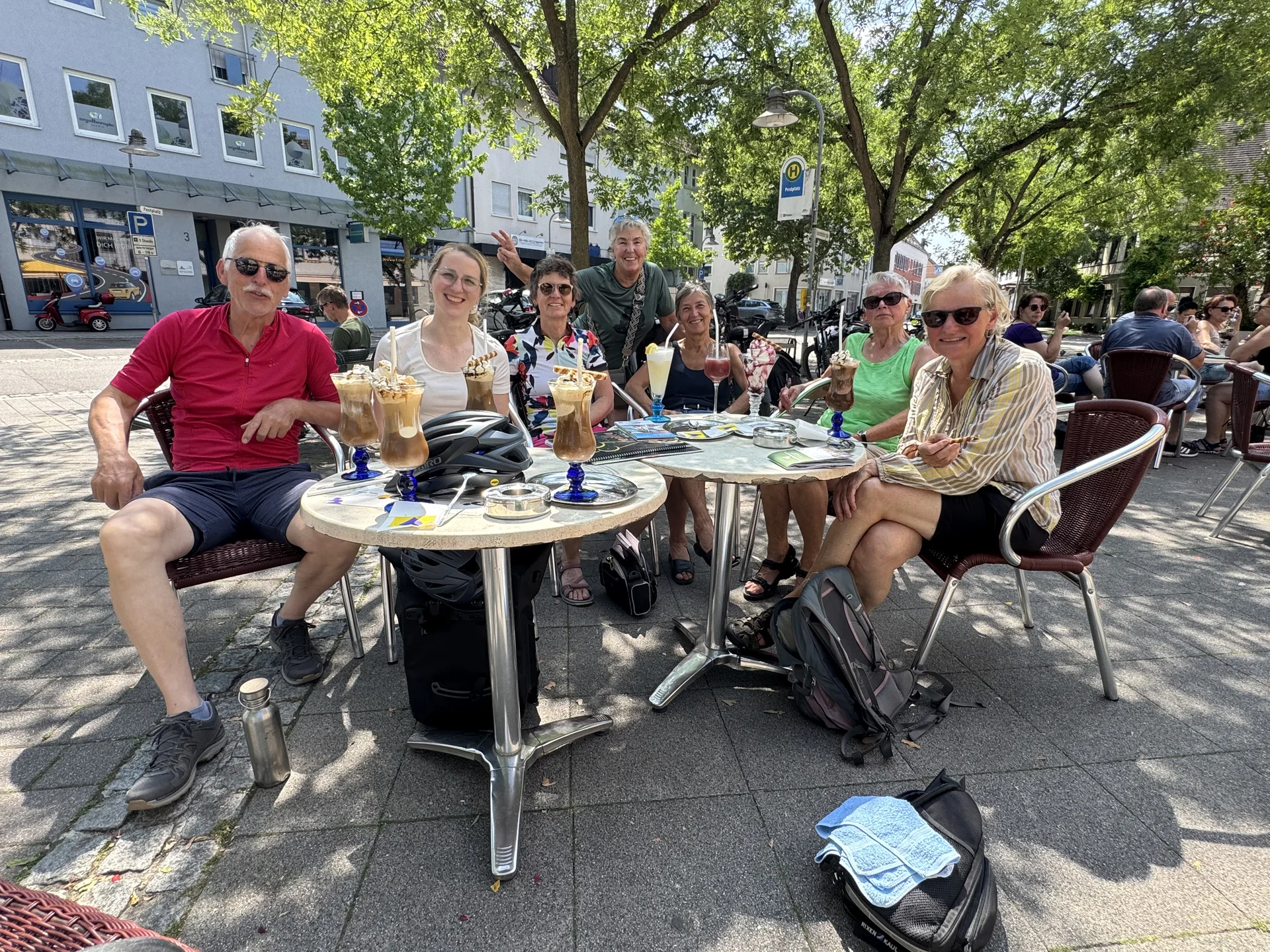Radler*innen im Eiscafe bei der Auftakttour zum Stadtradeln 2025 | © DAV Heilbronn