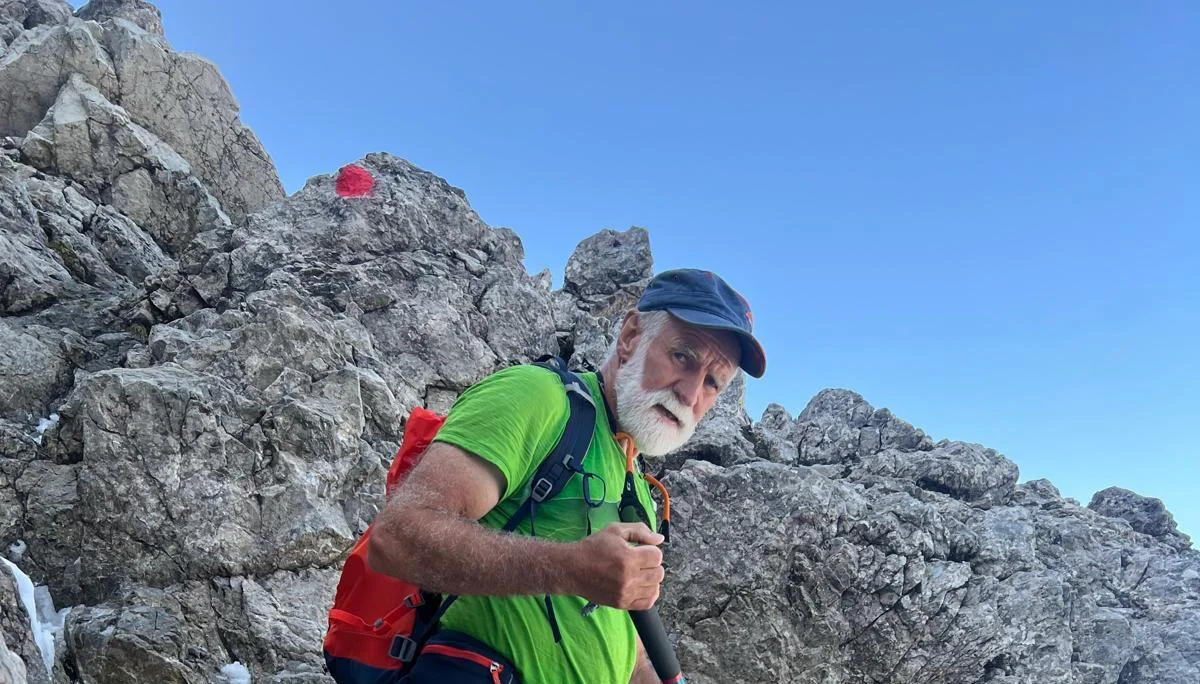 Rolf Meier räumt den Heilbronner Weg zum Saisonstart 2025 | © DAV Heilbronn