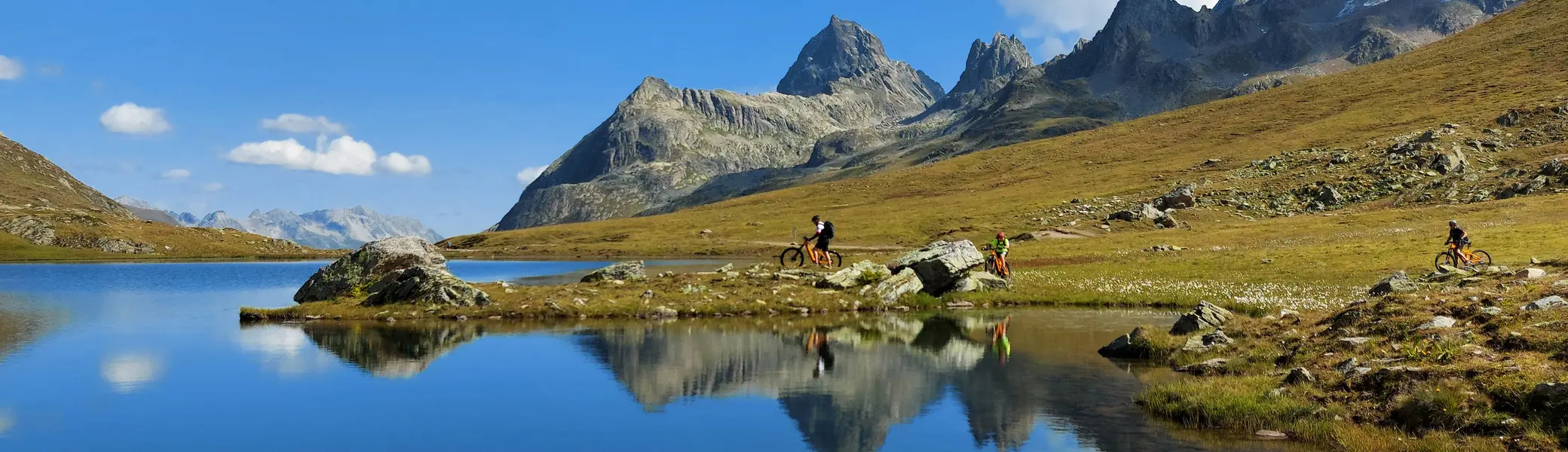 Gruppe von Mountainbikern an der Neuen Heilbronner Huette  | © DAV Heilbronn