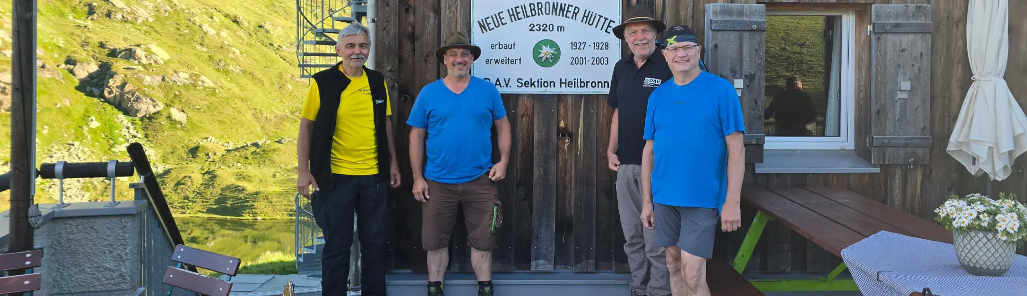 Gruppe von 4 Männern vor der Neuen Heilbronner Hütte | © DAV Heilbronn