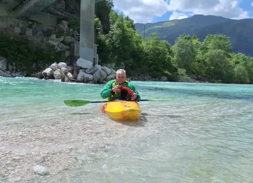 Mann mit kurzen, grauen Haaren in einem Kajak | © DAV Heilbronn