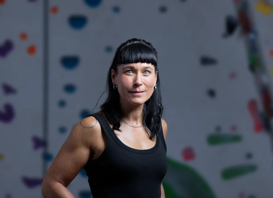 lächelnde Frau mit dunklen Haaren und schwarzem Oberteil | © Marc Wacker DAV Heilbronn Team | © Marc Wacker