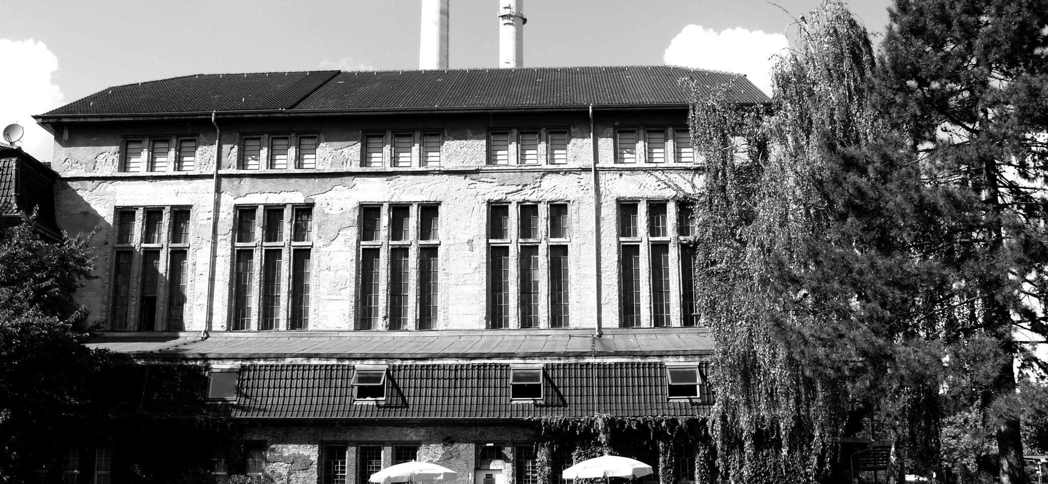 Aussenansicht Alpinzentrum und Kletterarena vor dem Umbau schwarzweiß altes Fabrikgebäude | © DAV Heilbronn